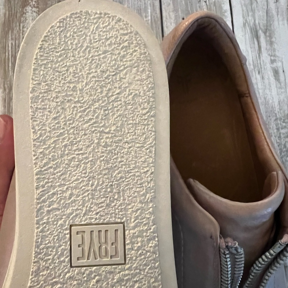 NEW Frye Lena zip-up sneakers, pink distressed leather, women’s size 9 - Picture 6 of 6